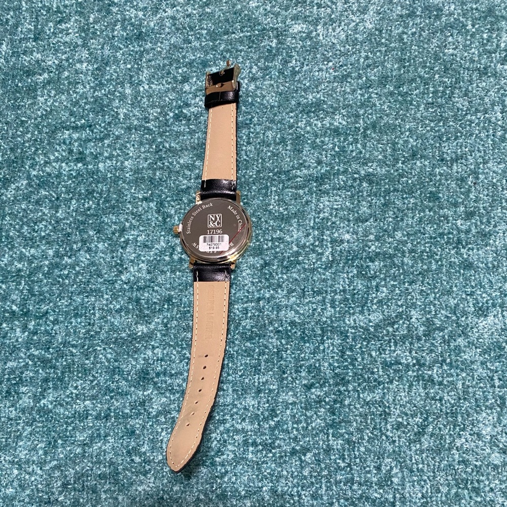 Two women's watches (Coach and New York & Company) - Picture 5 of 7